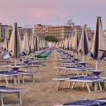 Flat In A With Shared Pool Διαμέρισμα